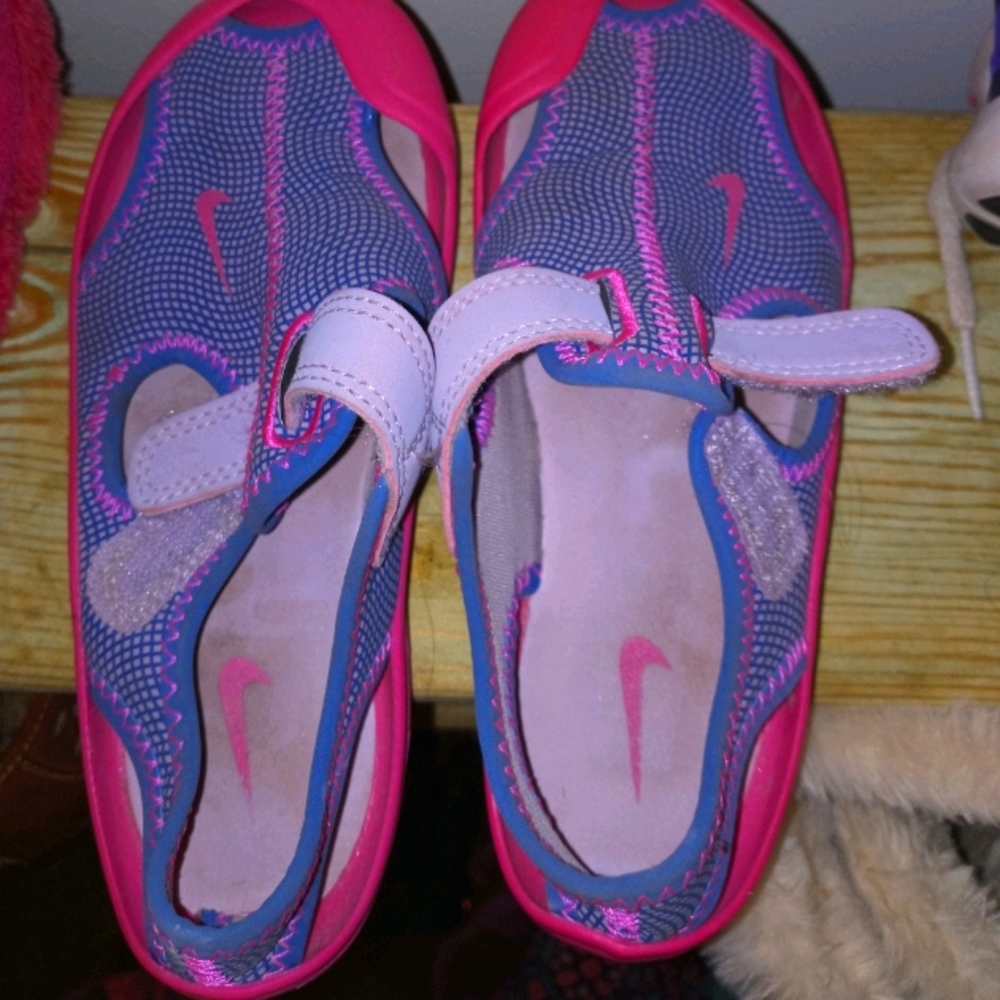 Nike sandals girls